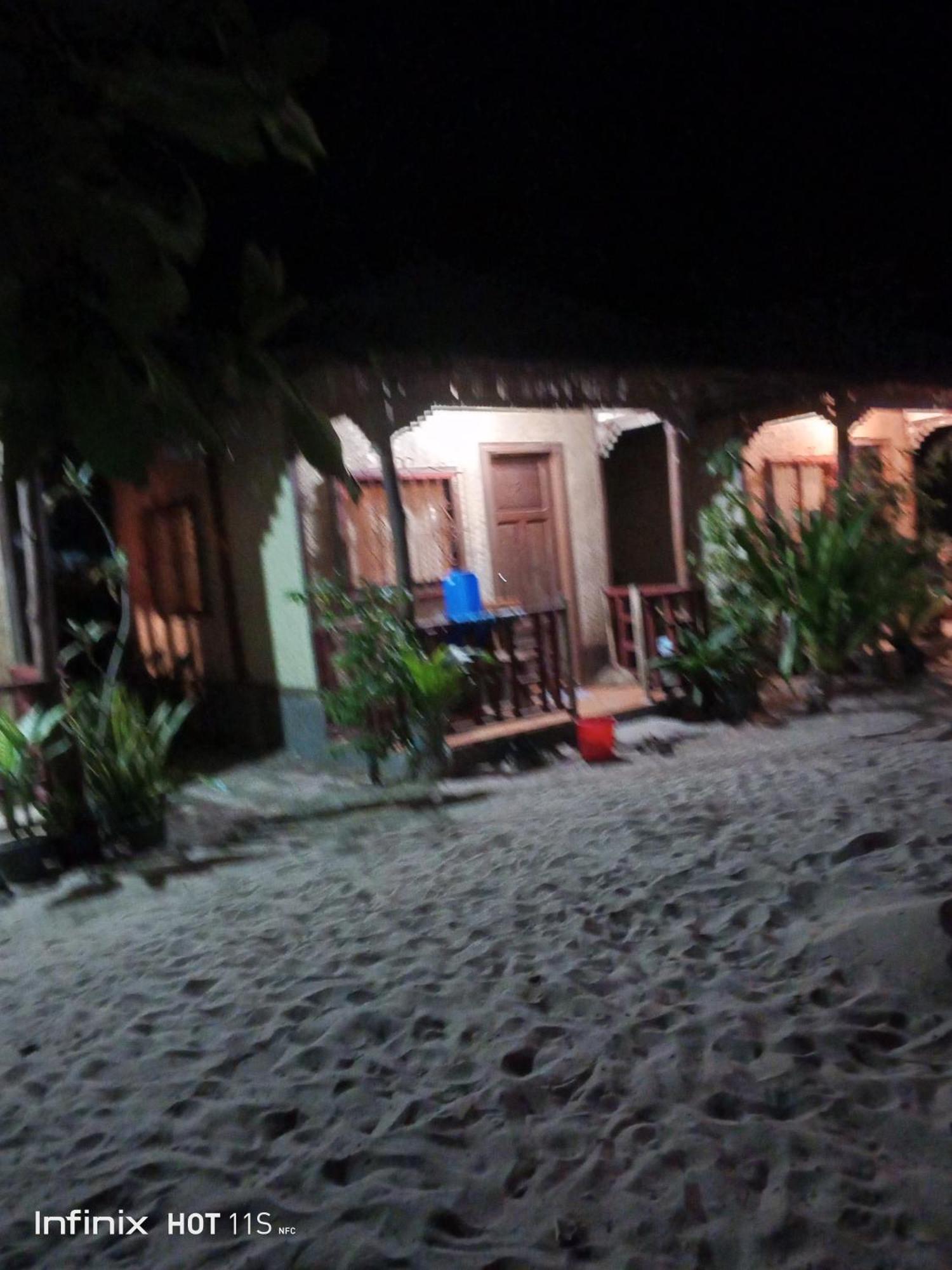 Akoya Beach Park And Cottages Locaroc Kültér fotó
